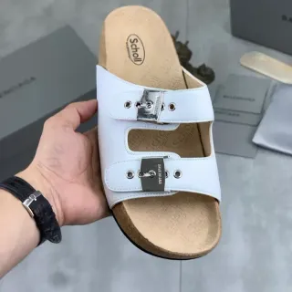 Balenciaga Buckle Slide صنادل جلد أبيض