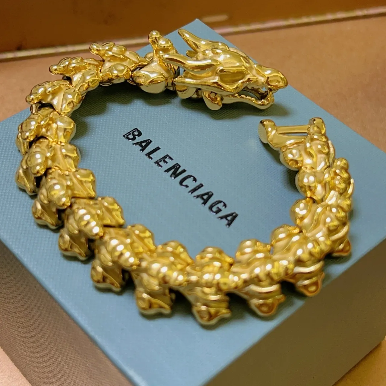 Balenciaga ড্রাগন মোটিফ গোল্ড-টোন পাতার লিংক ব্রেসলেট 3