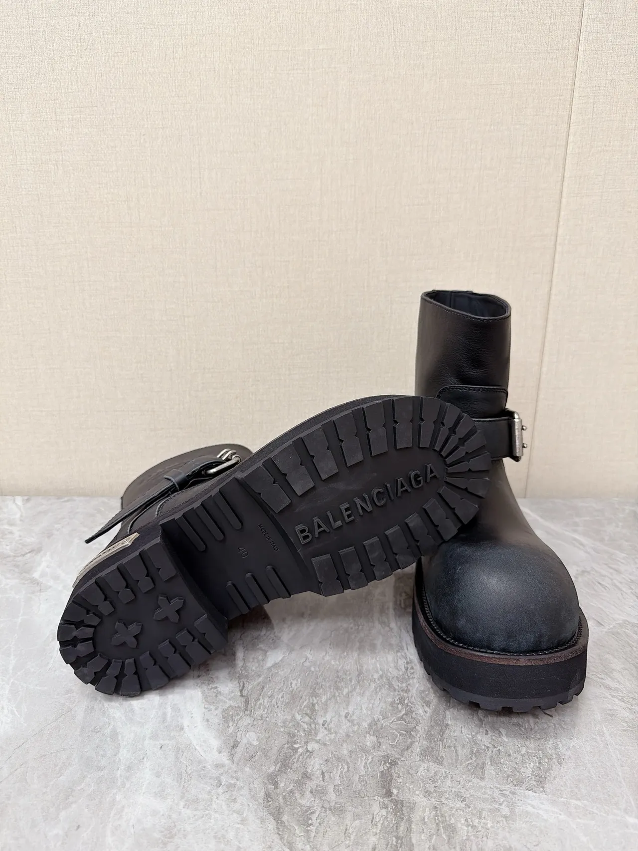 Balenciaga Le Cagole কালো বাকেল স্ট্র্যাপ এনকেল বুট 2