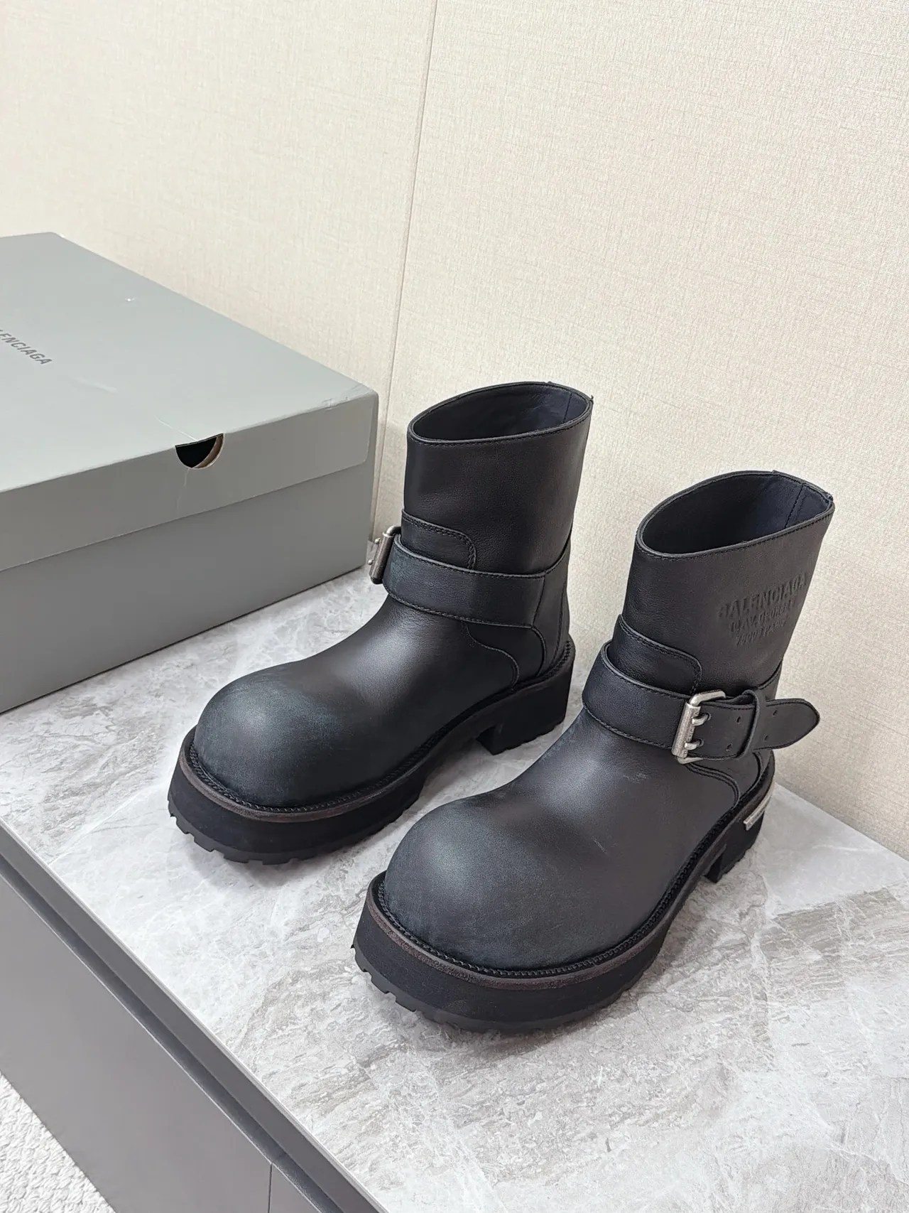 Balenciaga Le Cagole কালো বাকেল স্ট্র্যাপ এনকেল বুট 5