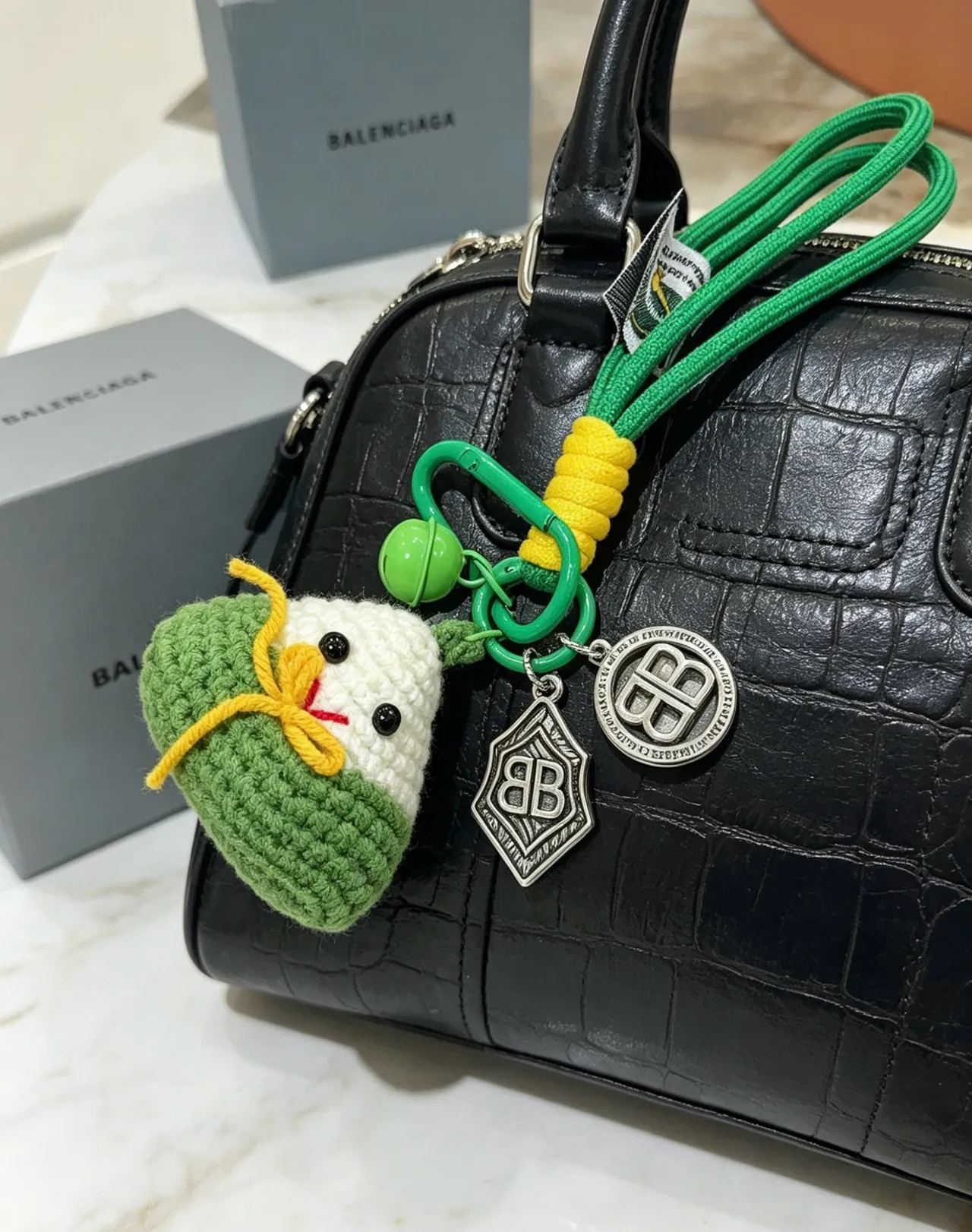 Balenciaga Le Cagole রৌপ্য সবুজ মেটালিক চামড়া কোয়িল্টেড প্যানেল বোস্টন ব্যাগ 9