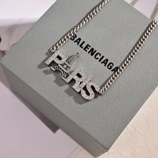Balenciaga প্যারিস ক্রিস্টাল অক্ষর পেন্ডেন্ট নেকলেস