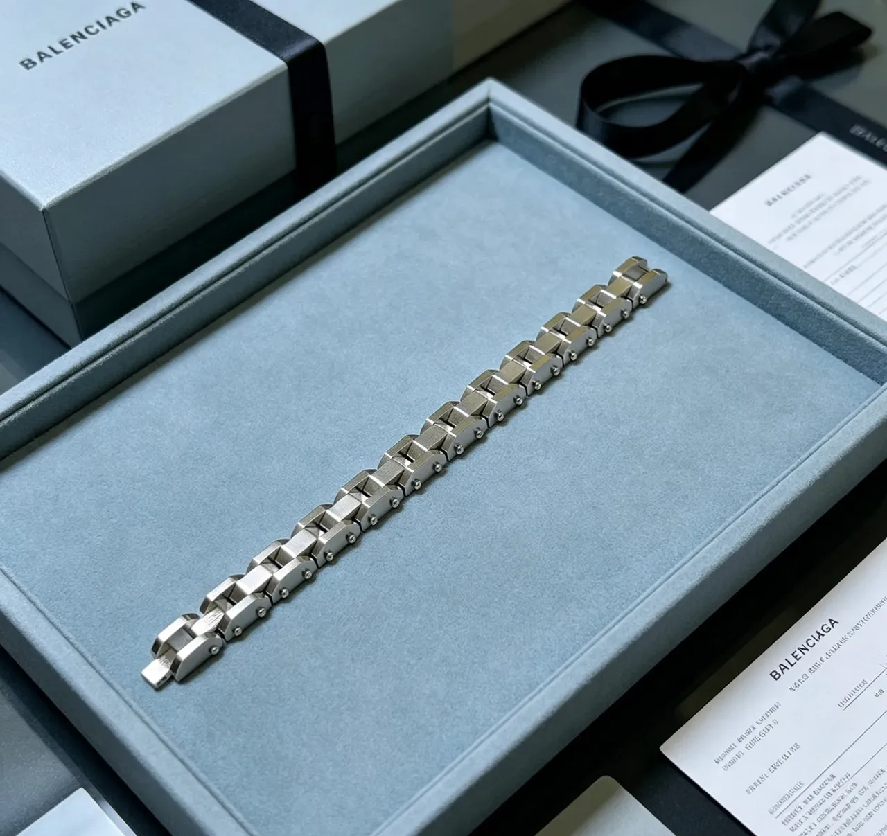 Balenciaga Pulsera Plata Gris Geométrica Enlaces Faceteados Construcción Remachada 4