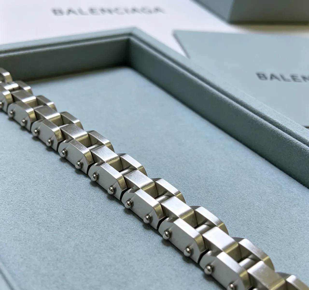 Balenciaga Pulsera Plata Gris Geométrica Enlaces Faceteados Construcción Remachada 6