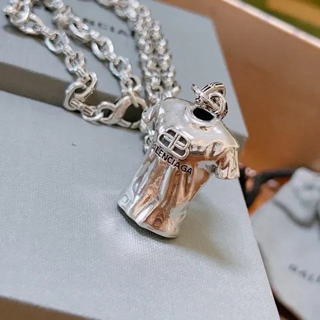 Balenciaga T恤 银色 粗链条坠吊项链 4