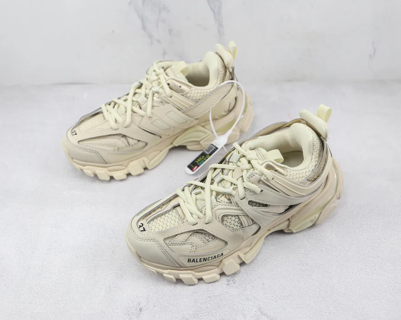Balenciaga Track Trainer Off-White चंकी स्नीकर 4