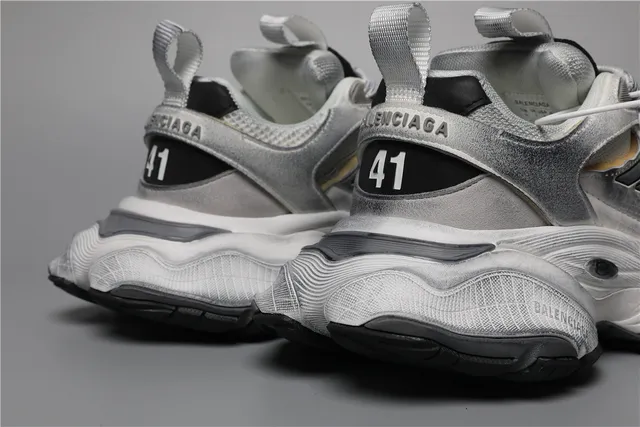 Balenciaga Track Trainer brancos cinza pretos dourados tênis com sola grossa 2