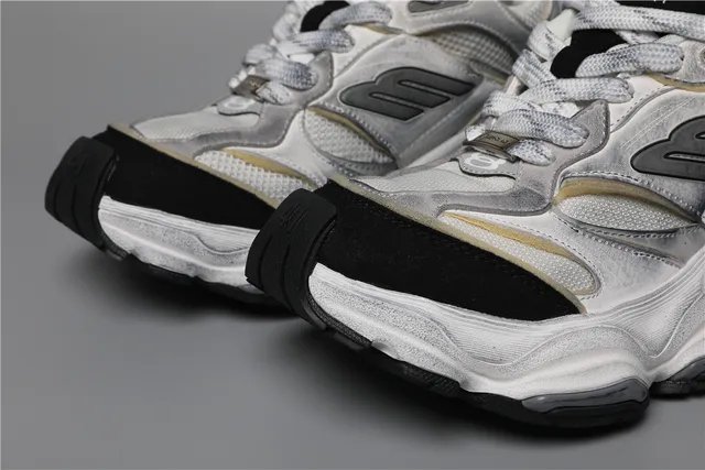 Balenciaga Track Trainer brancos cinza pretos dourados tênis com sola grossa 4