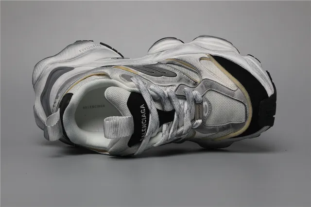 Balenciaga Track Trainer brancos cinza pretos dourados tênis com sola grossa 7