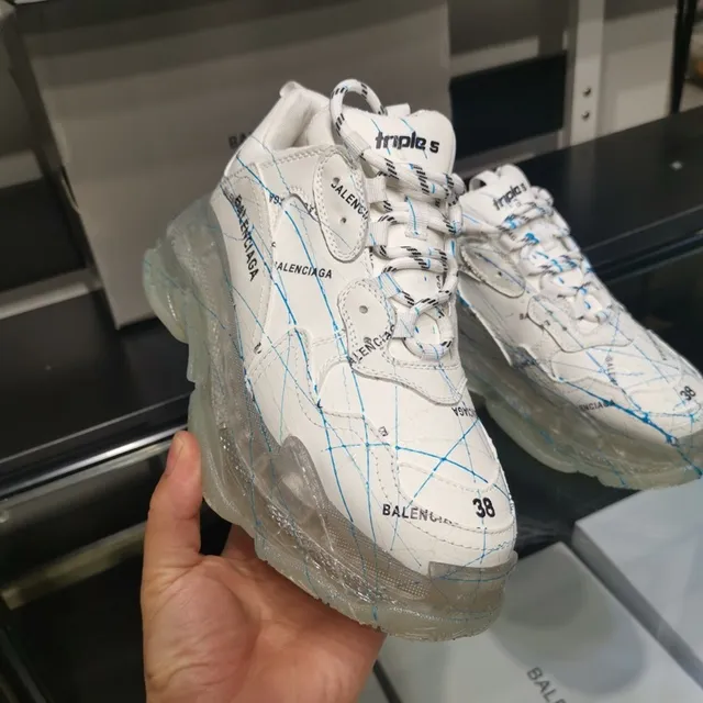 Balenciaga Triple S sneakers brancas transparentes oversized sola translúcida upper em camadas chunky sneakers 2
