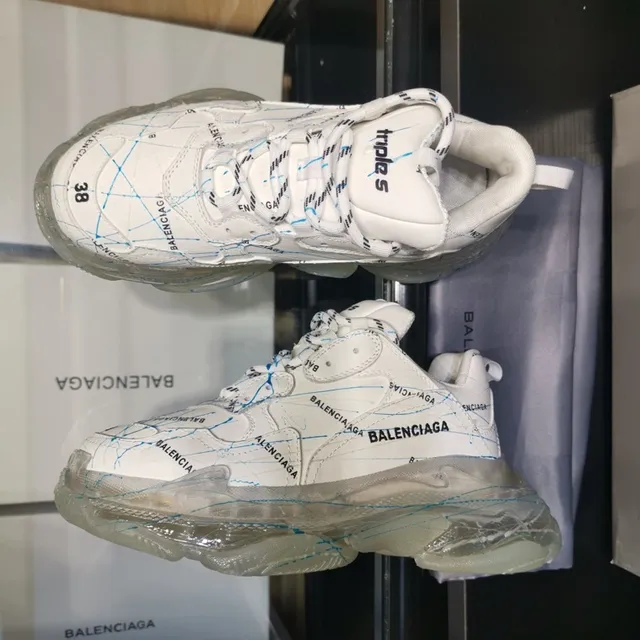Balenciaga Triple S sneakers brancas transparentes oversized sola translúcida upper em camadas chunky sneakers 3