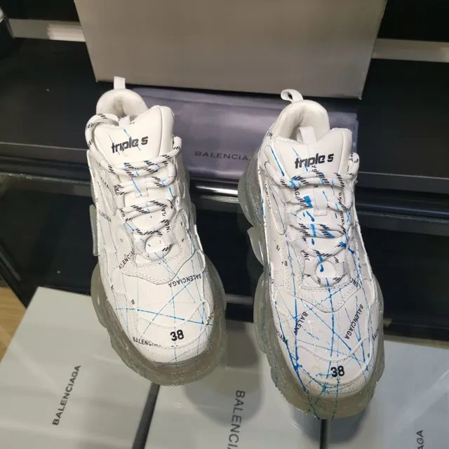 Balenciaga Triple S sneakers brancas transparentes oversized sola translúcida upper em camadas chunky sneakers 4