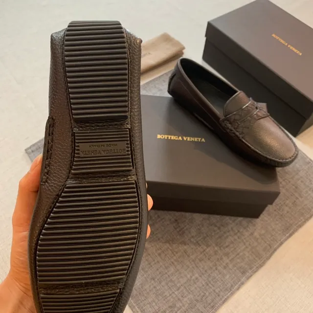 Bottega Veneta Andiamo কালো পেবল্ড লেদার Intrecciato ওভেন ভ্যাম্প লুফার 3
