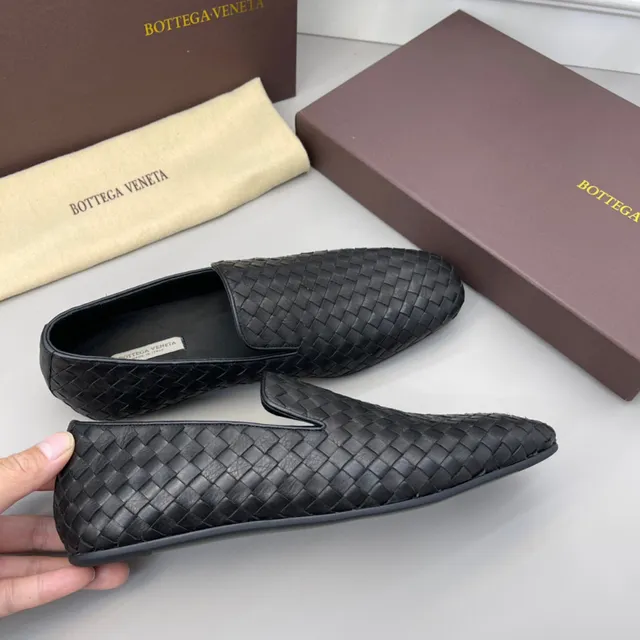 Bottega Veneta Andiamo Intrecciato جلد منسوج أسود مكاسين 2