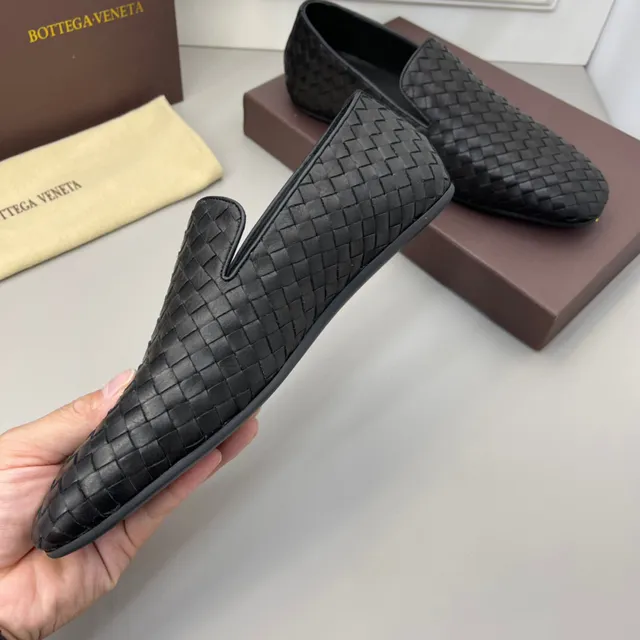Bottega Veneta Andiamo Intrecciato جلد منسوج أسود مكاسين 7