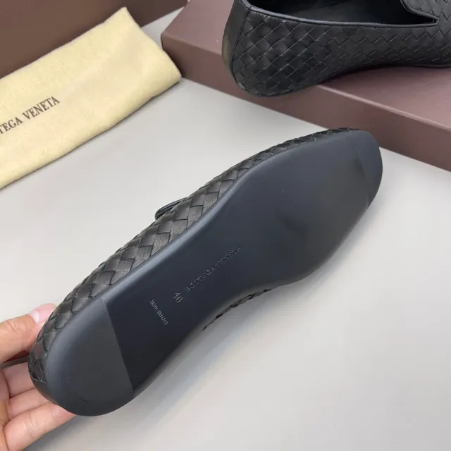 Bottega Veneta Andiamo Intrecciato جلد منسوج أسود مكاسين 8