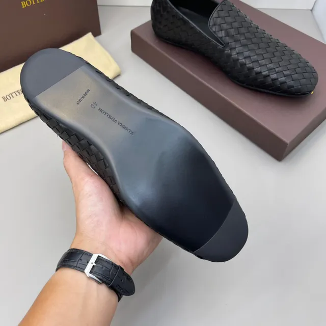 Bottega Veneta Andiamo Intrecciato جلد منسوج أسود مكاسين 9