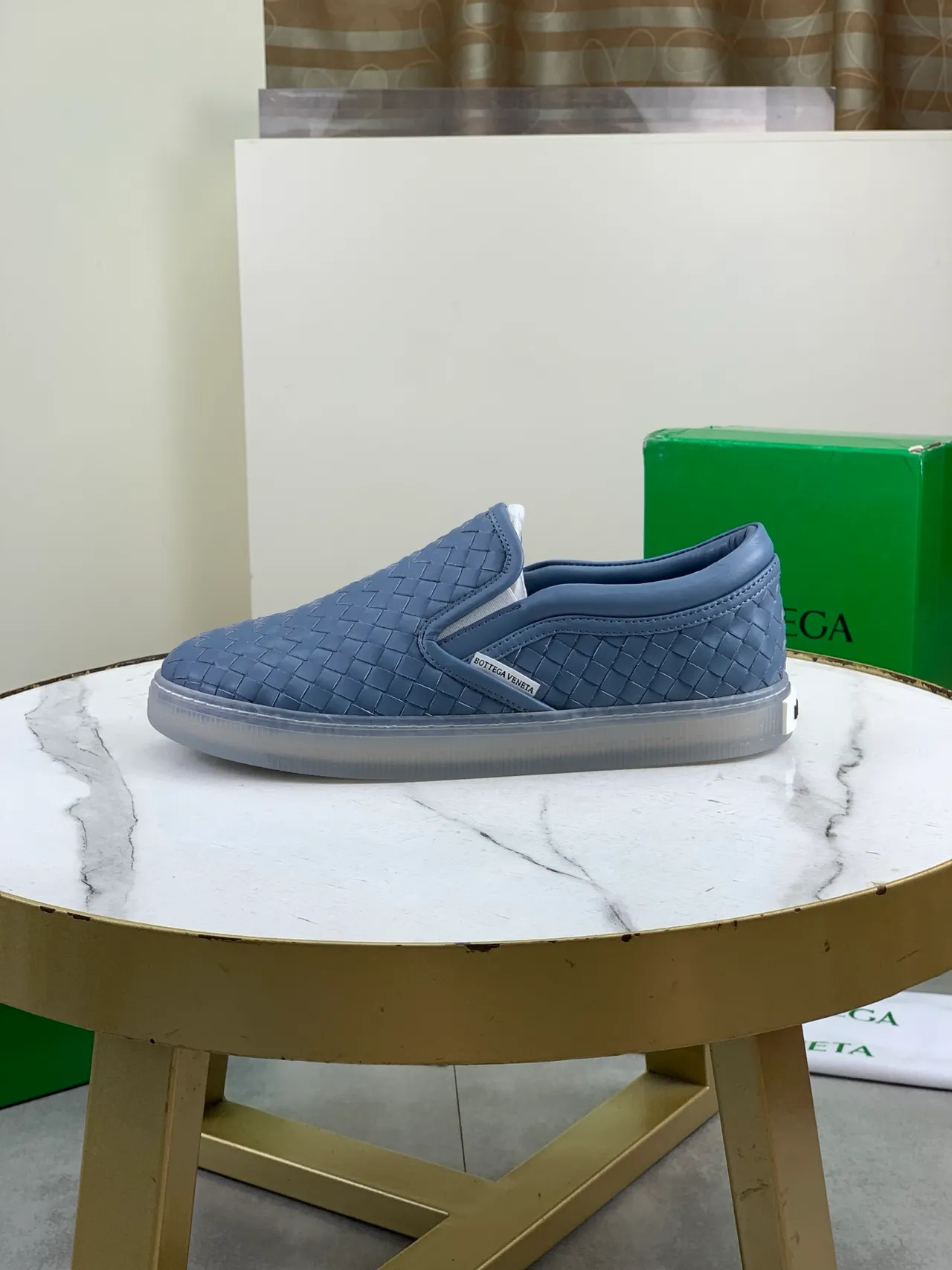 Bottega Veneta mocassin en cuir tressé bleu transparent à enfiler 6