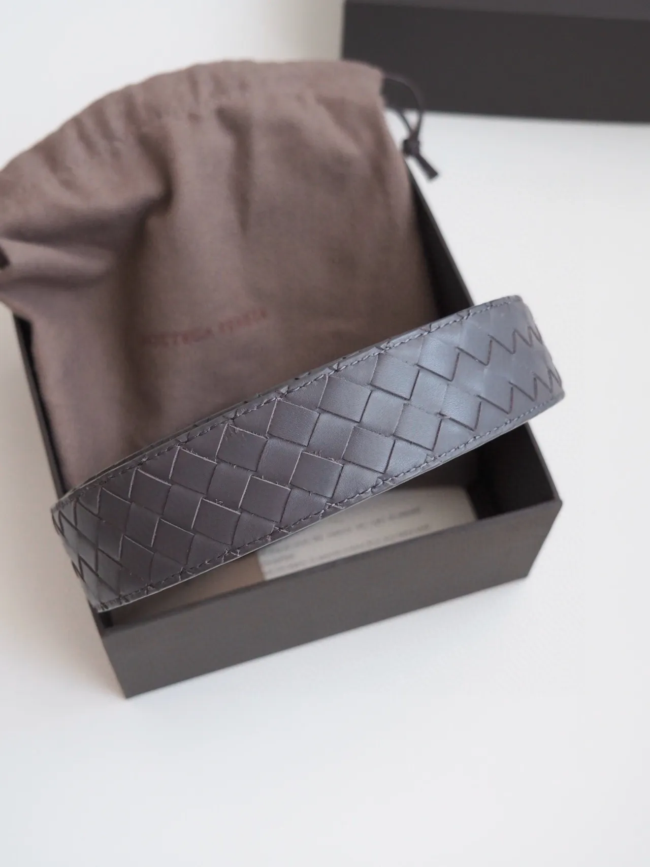 Bottega Veneta Cassette Belt cinza Intrecciato cinto de couro 2