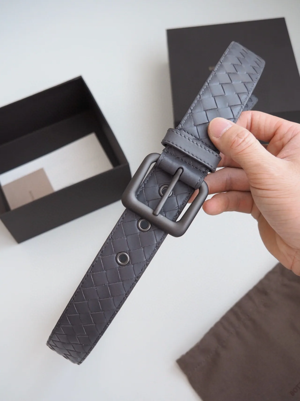 Bottega Veneta Cassette Belt cinza Intrecciato cinto de couro 3