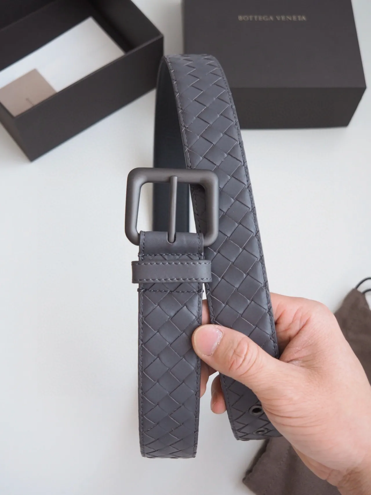 Bottega Veneta Cassette Belt cinza Intrecciato cinto de couro 4