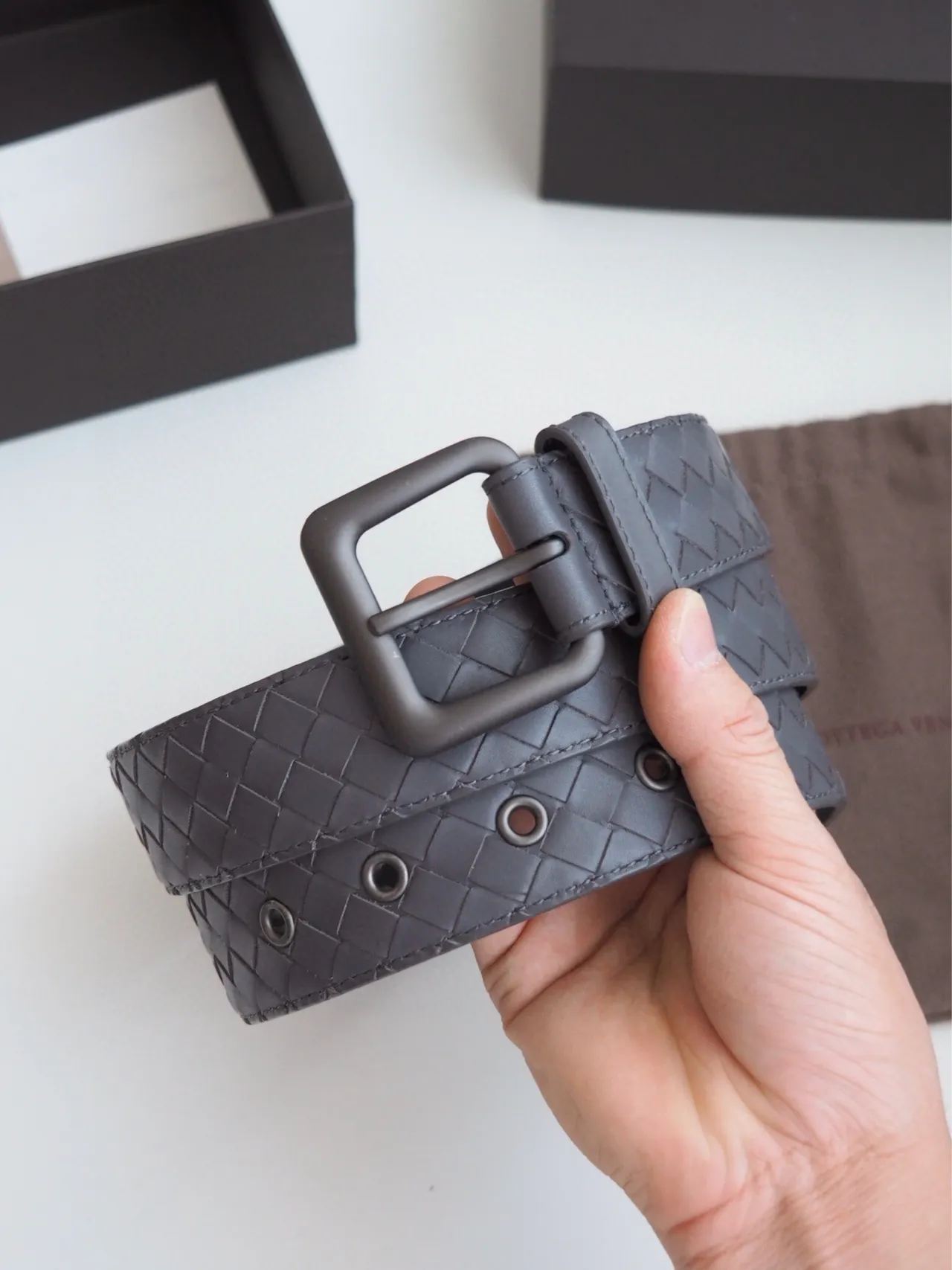 Bottega Veneta Cassette Belt cinza Intrecciato cinto de couro 8