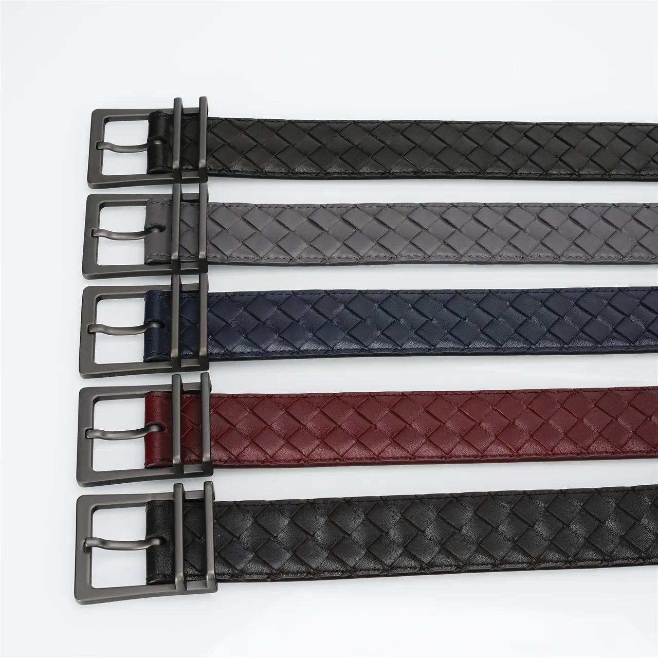 Bottega Veneta Cassette Intrecciato Cinto de Couro Cinza 2