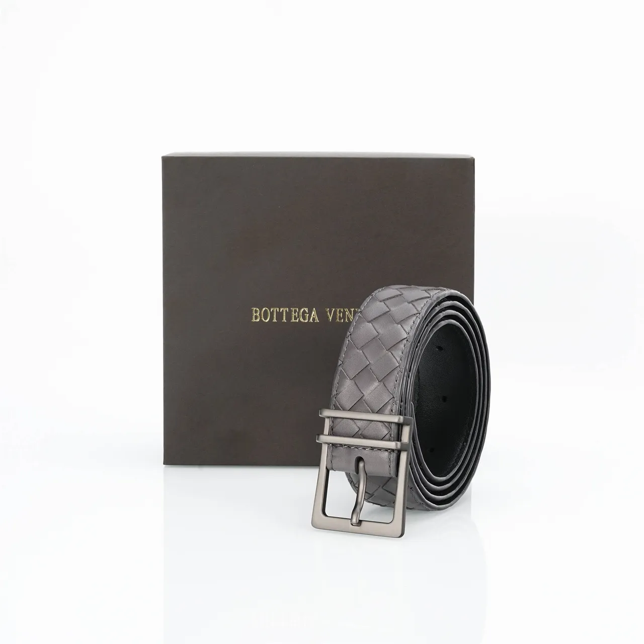 Bottega Veneta Cassette Intrecciato Cinto de Couro Cinza 6