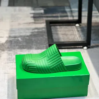 Bottega Veneta Cassette Slide সবুজ মোল্ডেড রাবার স্লিপার