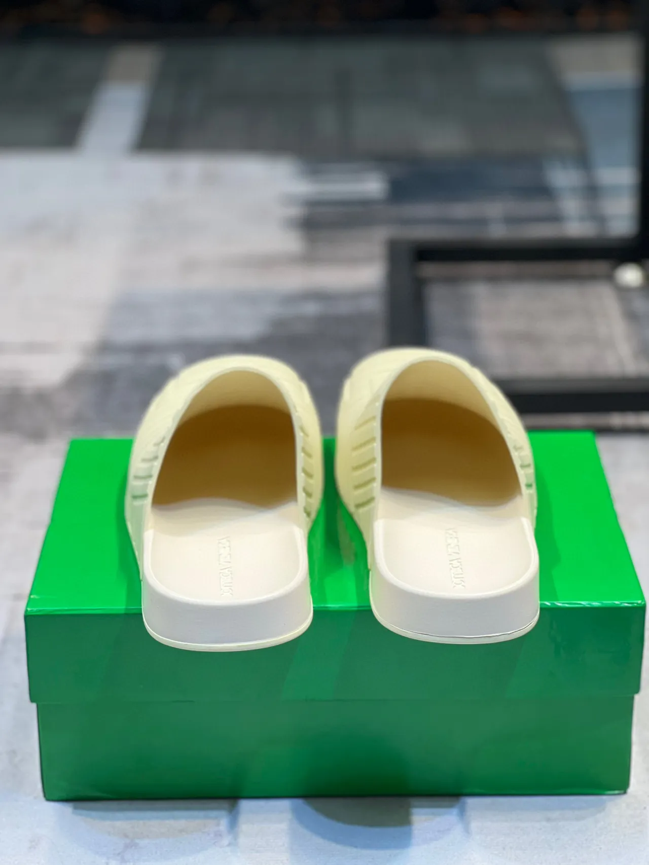 Bottega Veneta Cassette Slide হালকা লাইম-সবুজ স্লিপার 2