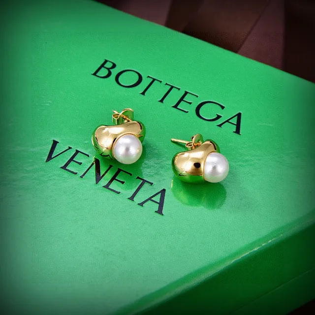 Bottega Veneta Gold-Tone Pearl Stud Earrings 2