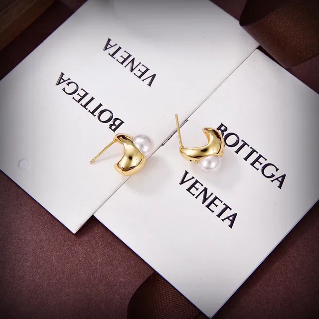 Bottega Veneta Gold-Tone Pearl Stud Earrings 4