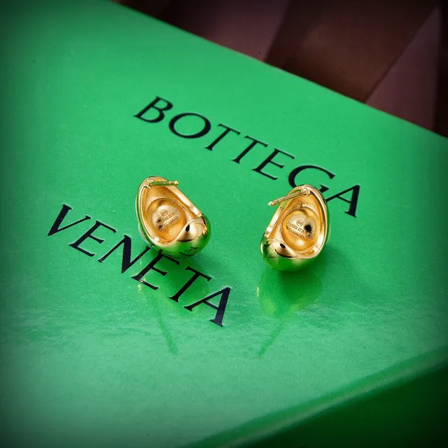 Bottega Veneta Gold-Tone Pearl Stud Earrings 5