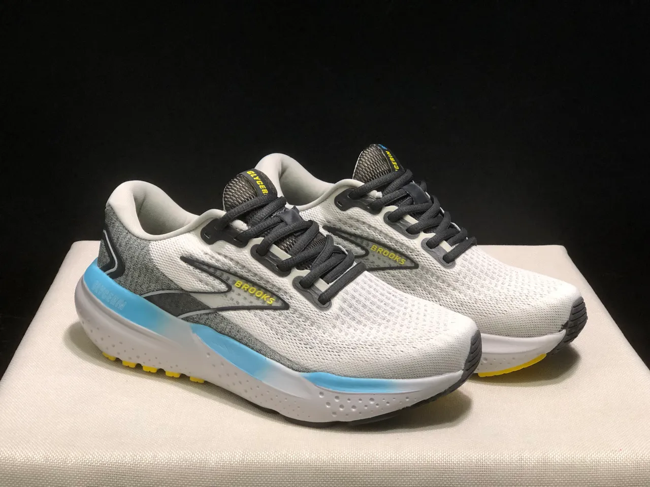 Brooks Glycerin White Gray Blue Yellow zapatos de correr 7