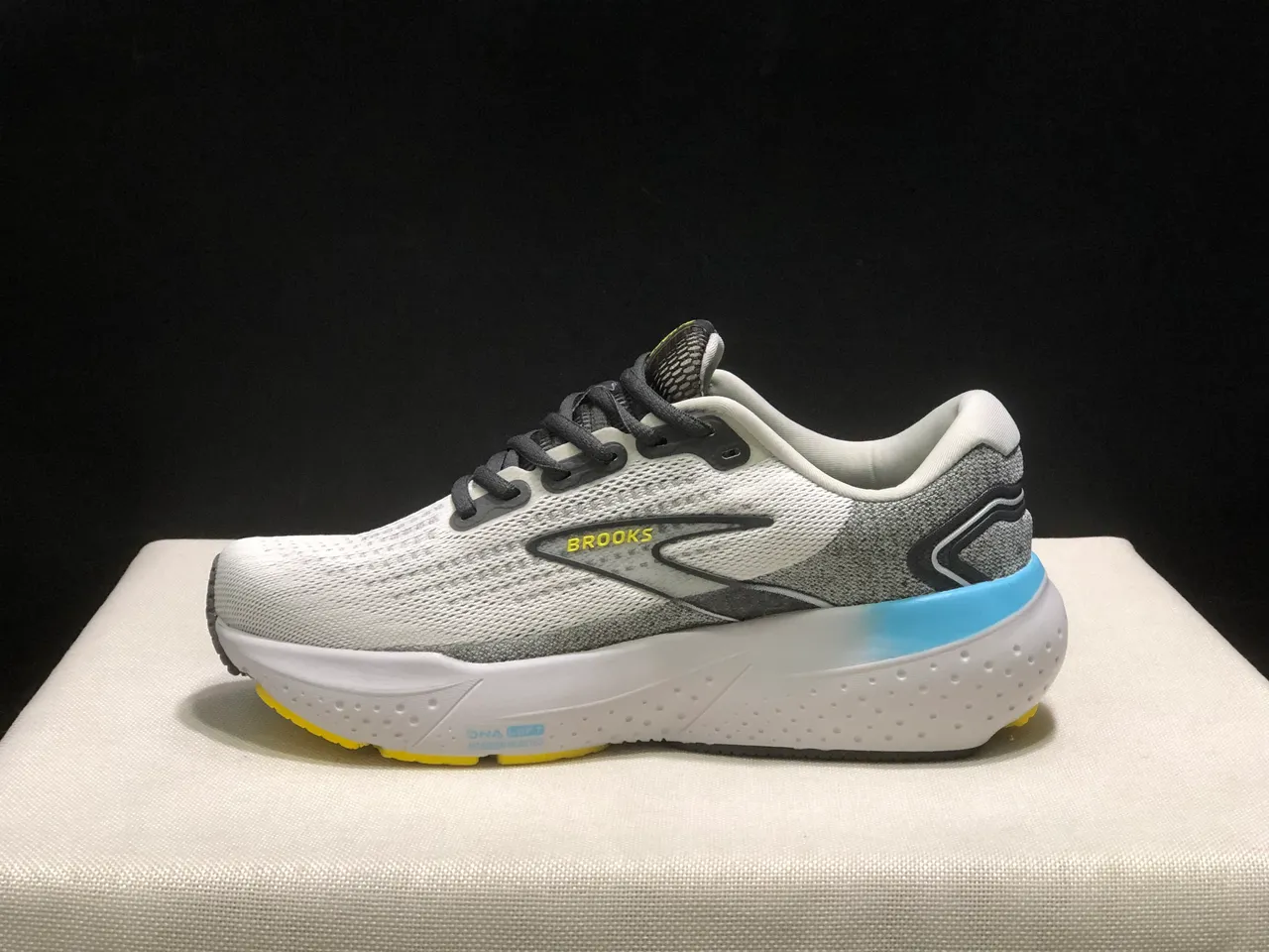 Brooks Glycerin White Gray Blue Yellow zapatos de correr 8
