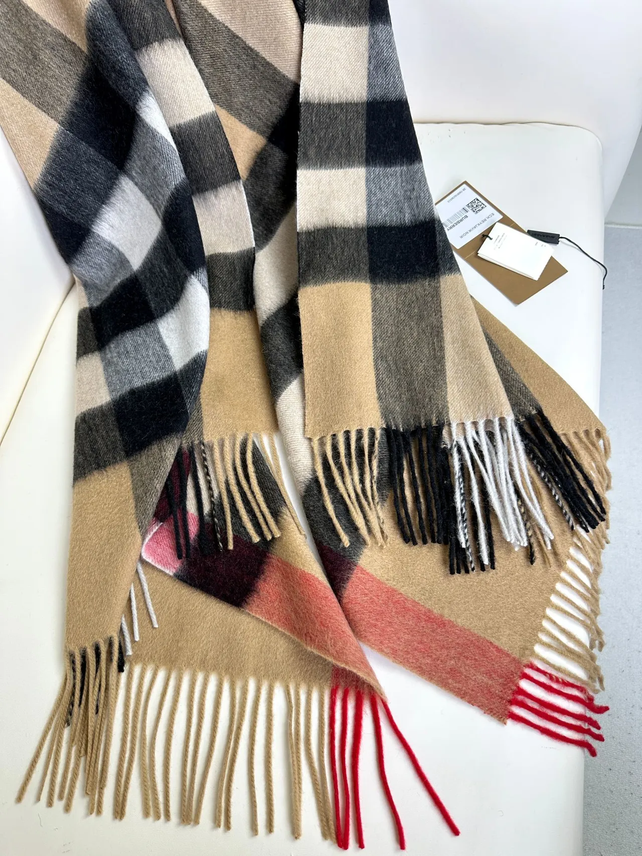 Burberry Beige Noir motif à carreaux à grande échelle texture tissée écharpe en cachemire 9