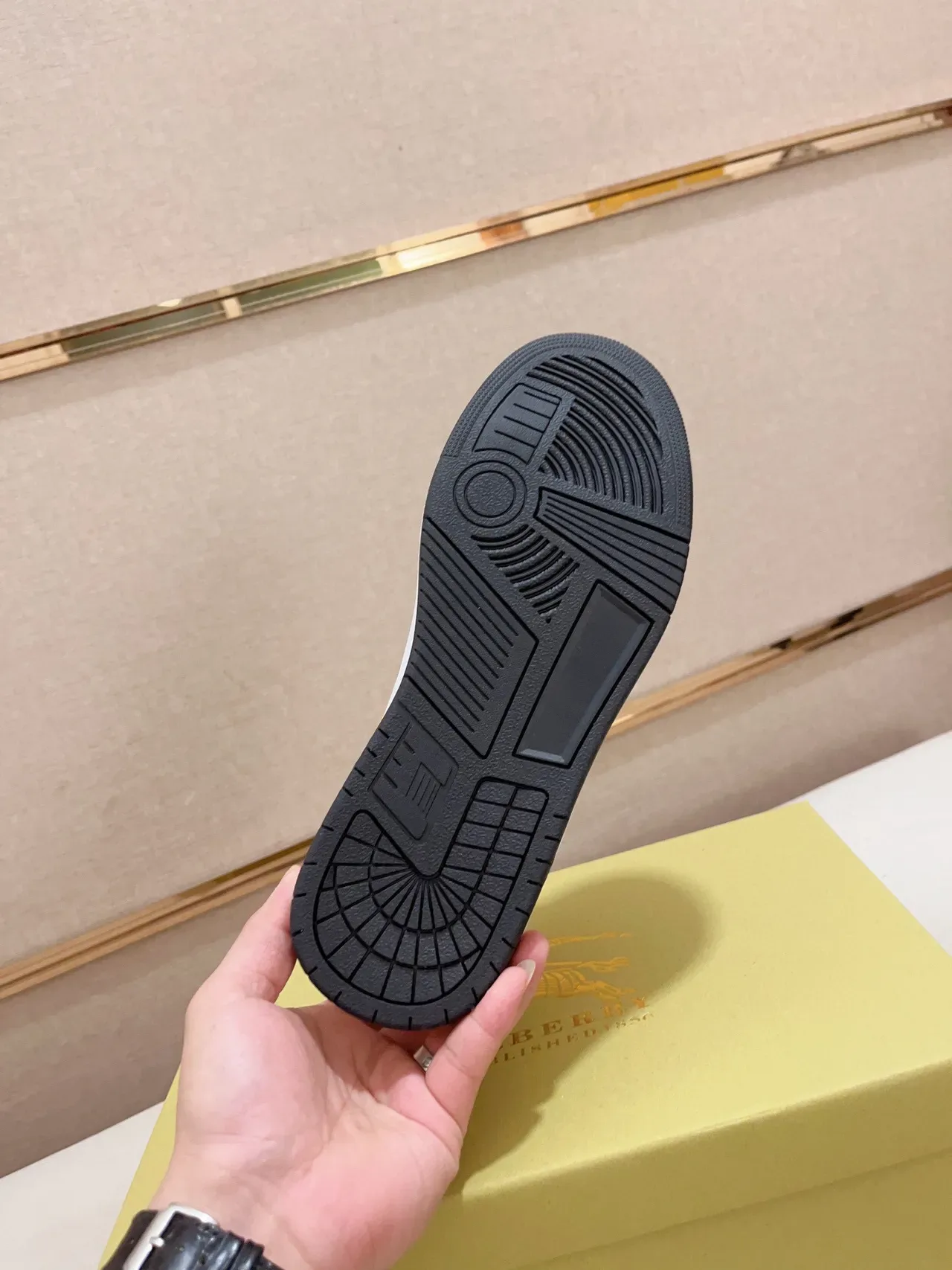 Burberry Noir Beige Hautes en Cuir et Tissu à Carreaux Sneakers Lifestyle 2