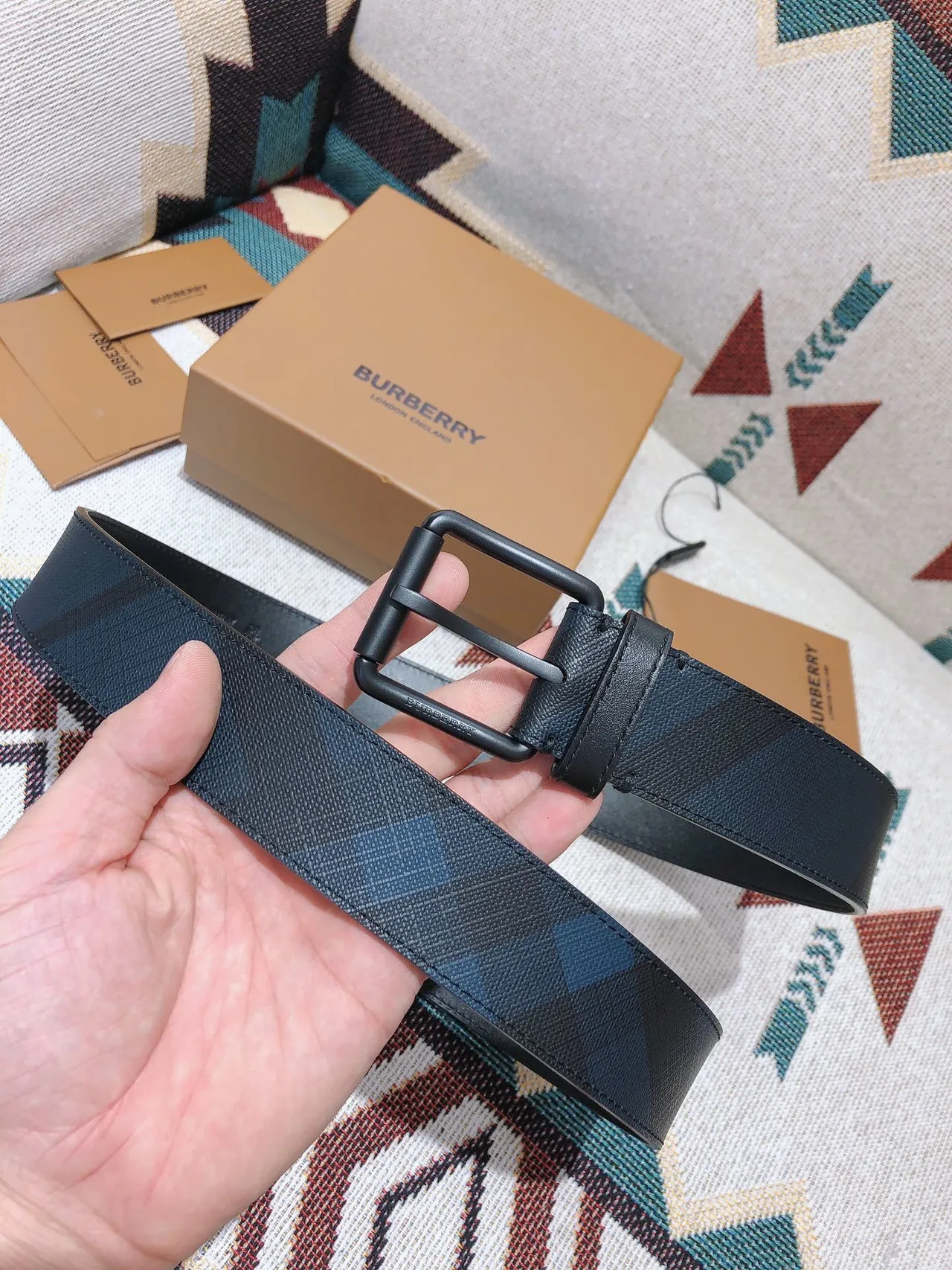 Burberry 黑色哑光扣 色调格纹皮革腰带 2