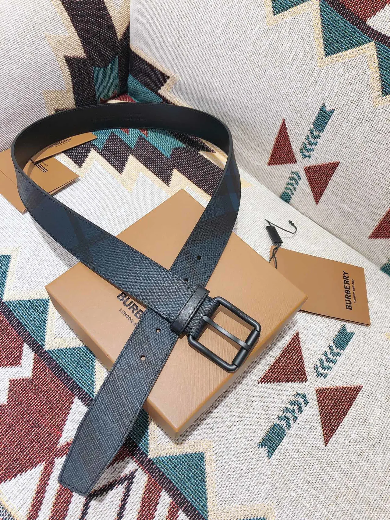 Burberry 黑色哑光扣 色调格纹皮革腰带 4