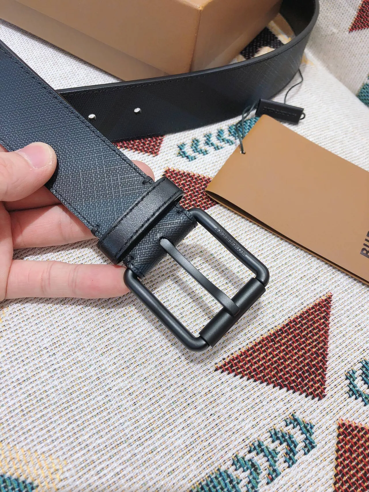 Burberry 黑色哑光扣 色调格纹皮革腰带 6
