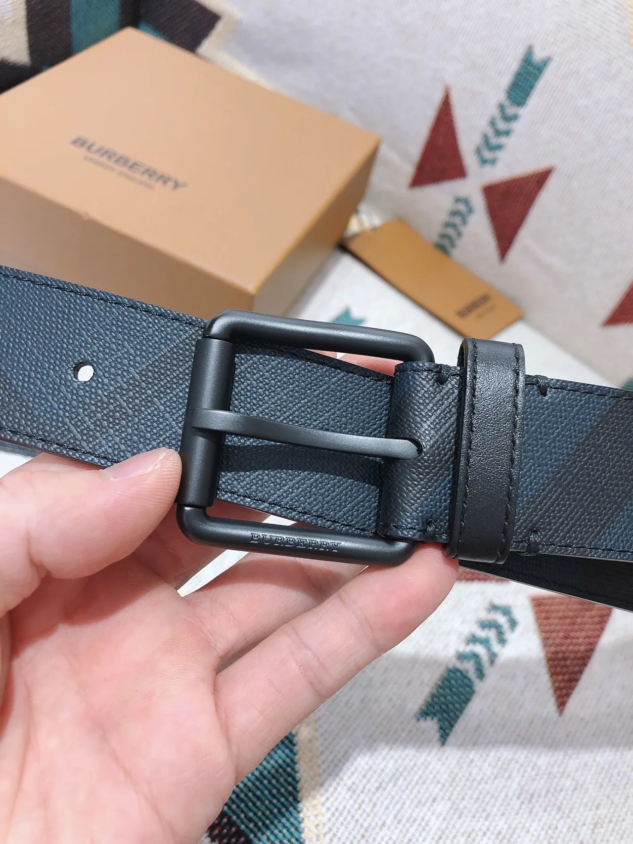 Burberry 黑色哑光扣 色调格纹皮革腰带 7