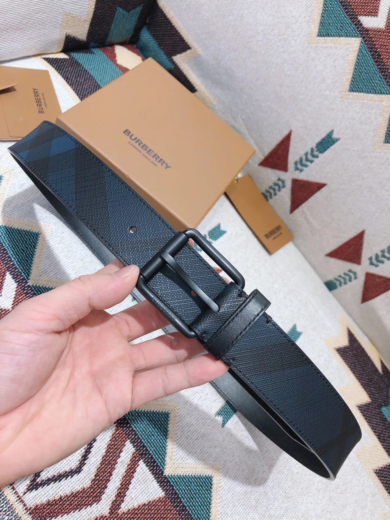 Burberry 黑色哑光扣 色调格纹皮革腰带 8