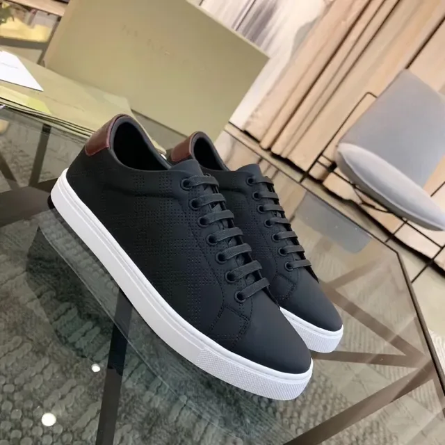 Burberry Pretos e Brancos Low-Top com Cadarço Lifestyle Sneakers 2