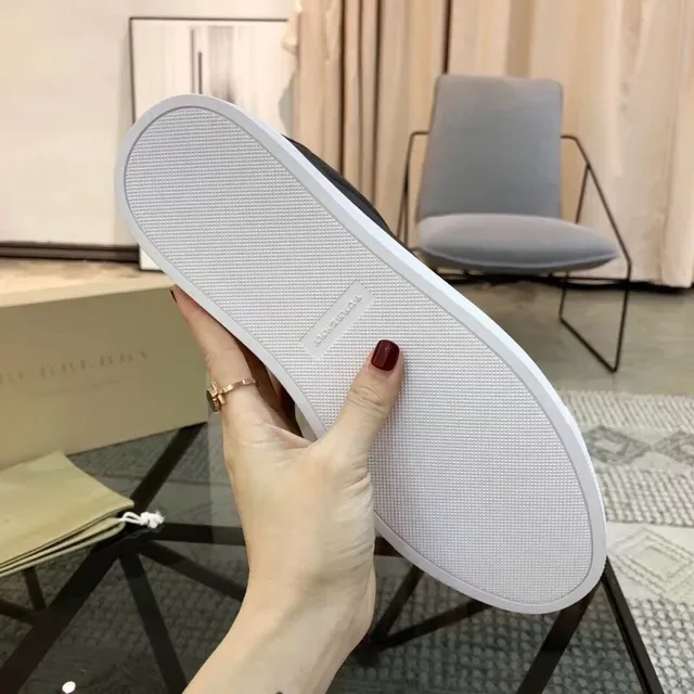 Burberry Pretos e Brancos Low-Top com Cadarço Lifestyle Sneakers 3