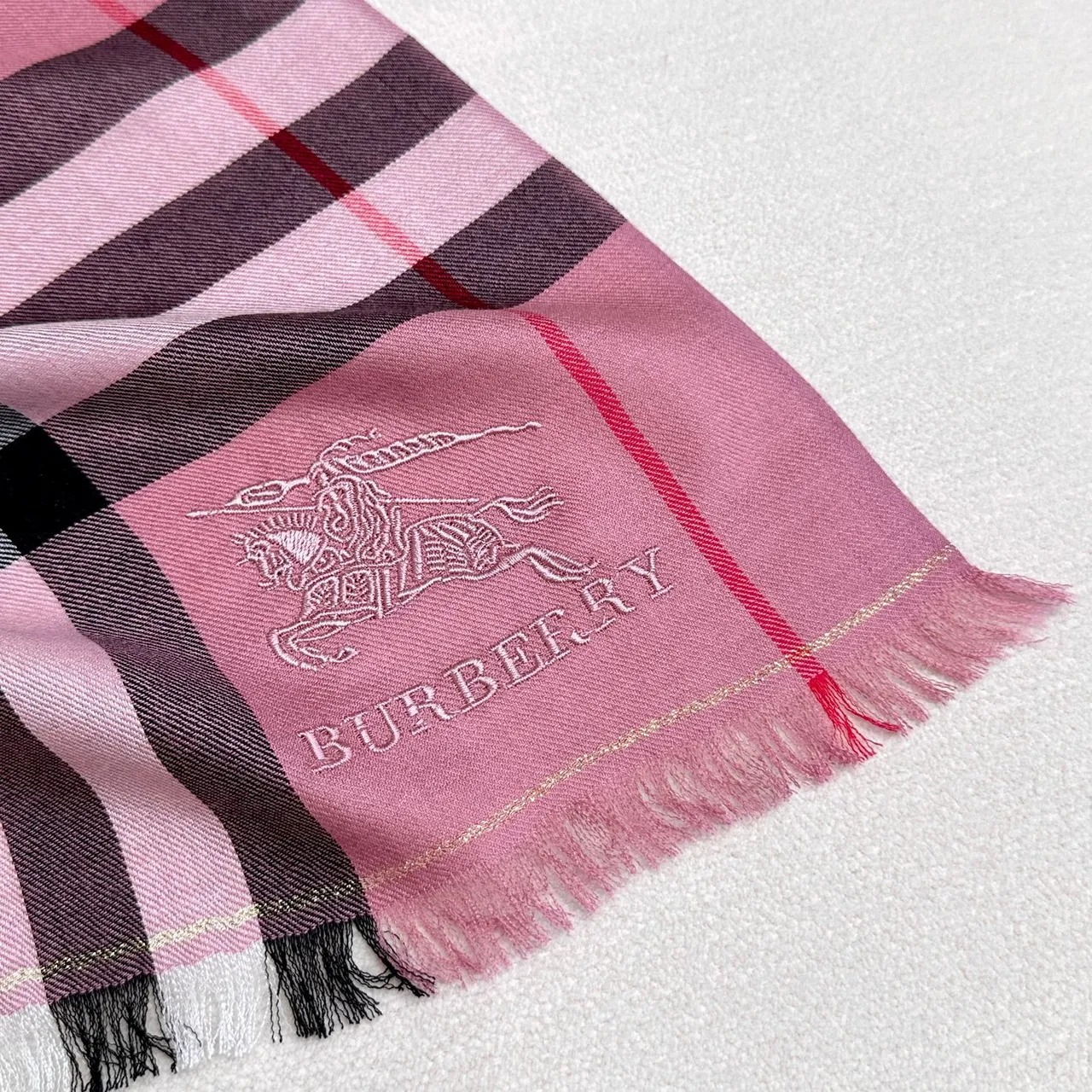 Burberry Châle à carreaux classiques rose 4