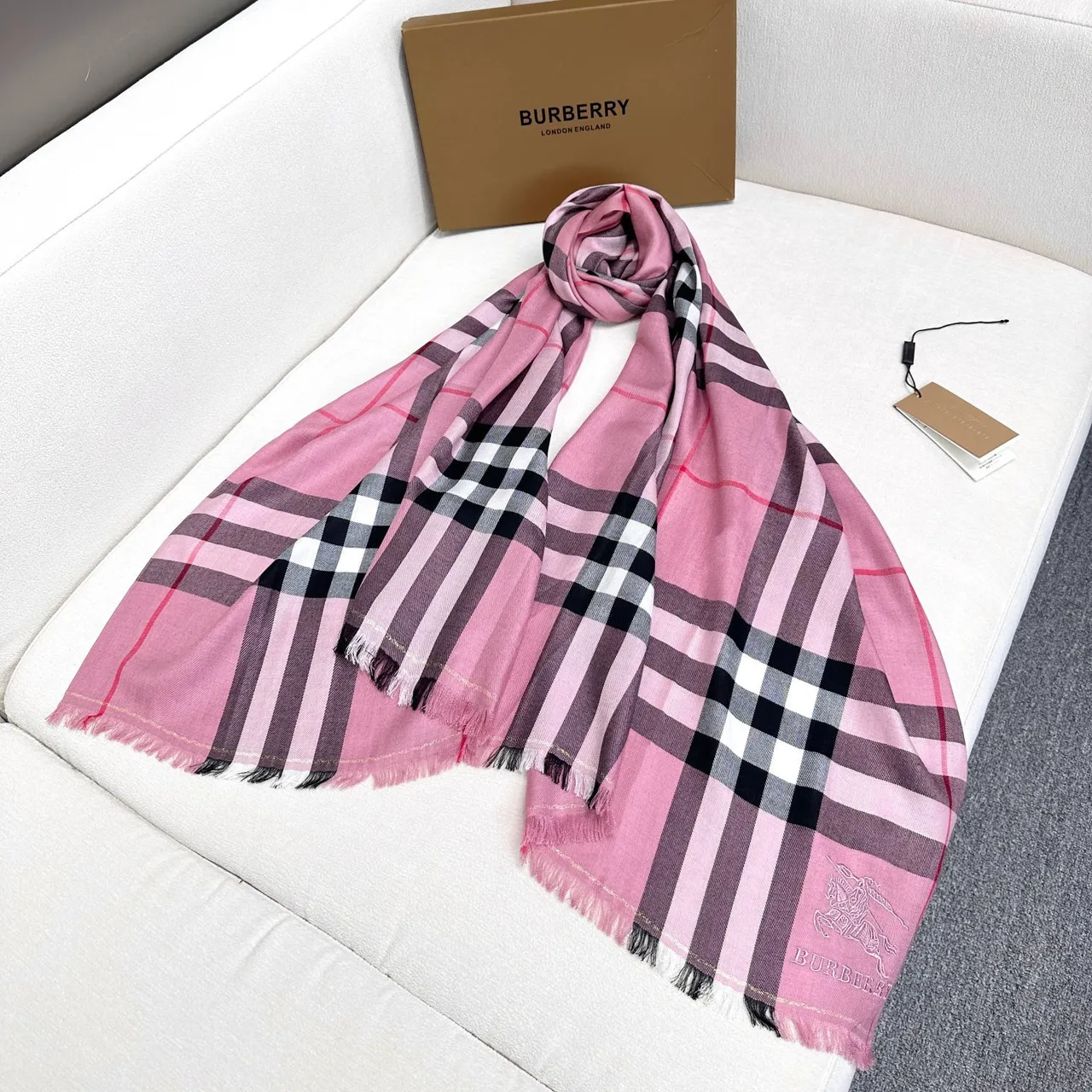 Burberry Châle à carreaux classiques rose 5