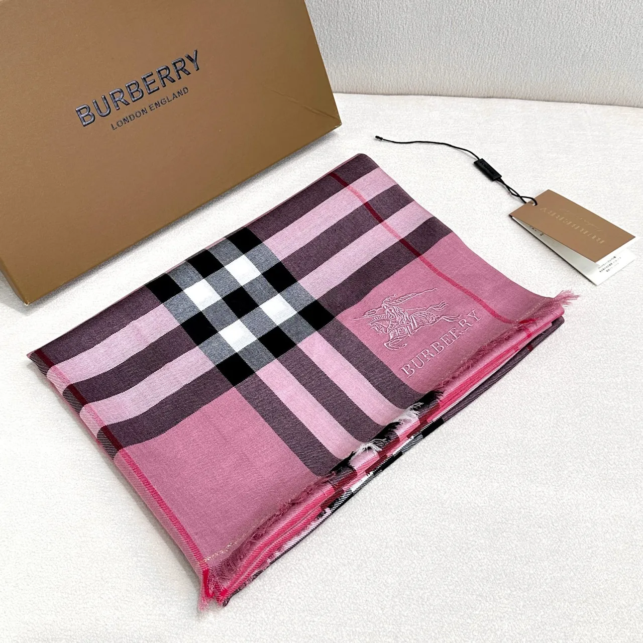 Burberry Châle à carreaux classiques rose 7