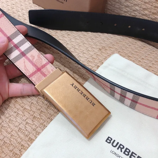 Burberry House Check Cinto de couro reversível 7