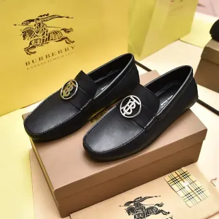 Burberry Knight موكاسين بيني جلد أسود