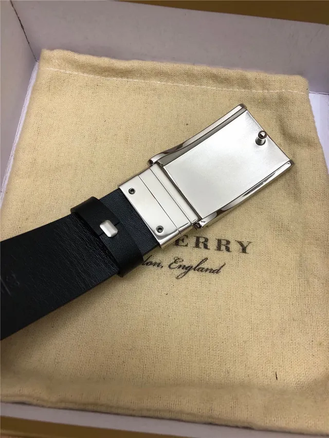 Burberry Knight কালো রৌপ্য উৎকীর্ণ ঘর চেক প্যাটার্ন ব্রাশ আয়তাকার বক্ল লেদার বেল্ট 10